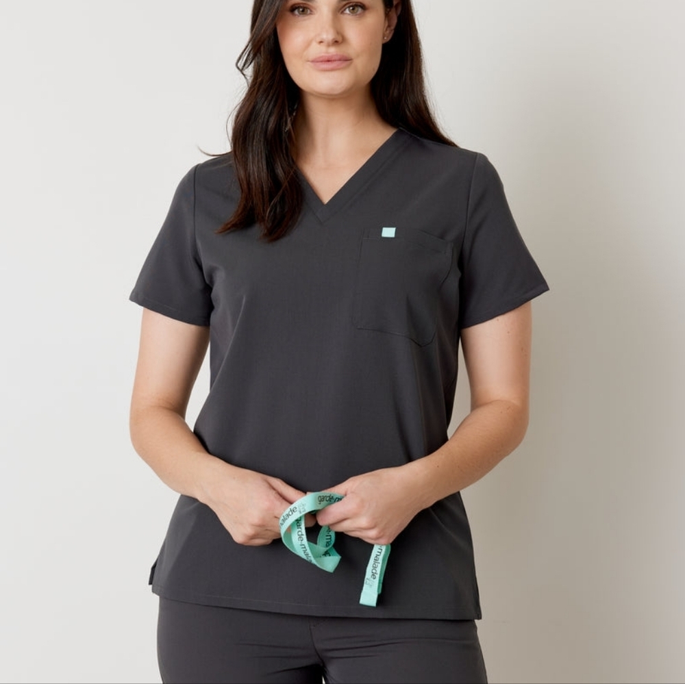 Garde-Malade  GABRIELLE RE-GARDE™ - CHARCOAL - One Pocket Scrub Top 3XL